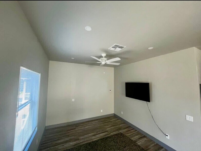 Building Photo - 5593 Briarcliff Rd