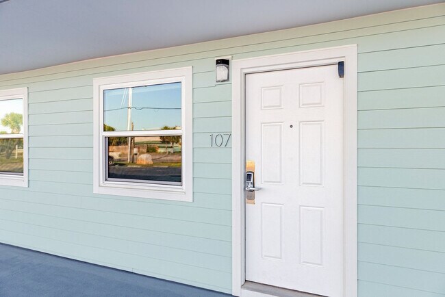 Building Photo - 885 Santa Rosa Blvd