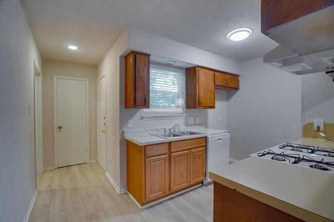 Building Photo - 1206 Westcott Dr