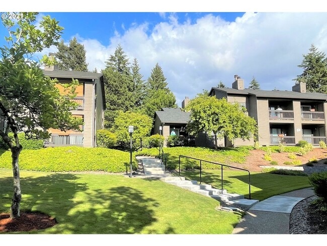 Building Photo - 2 Bedroom 2 Bathroom Ground Floor Condo in Murrayhill