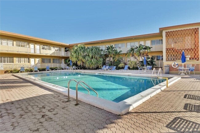 Building Photo - 26 Diplomat Pky