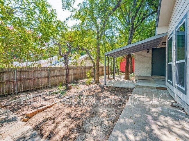 Building Photo - 1108 Wade Dr