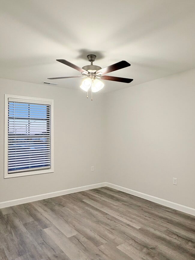 Building Photo - 868 Rodeo Ln