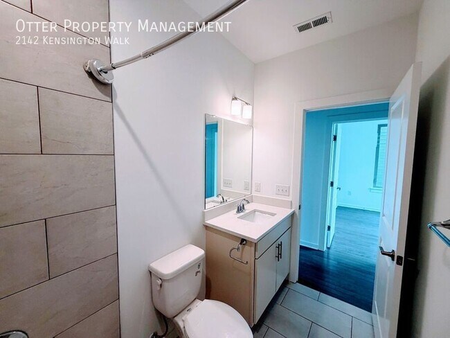 Building Photo - 2142 Kensington Walk