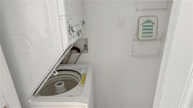 Building Photo - 475 Mount Vernon Hwy NE