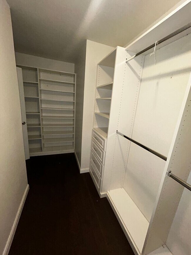 Building Photo - 4-Bedroom, 2-Bath Home in Carriage Hills N...
