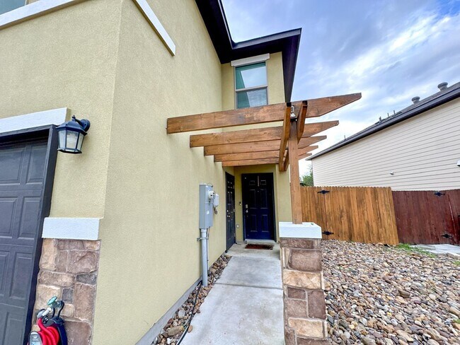 Building Photo - 5418 Montevista Dr