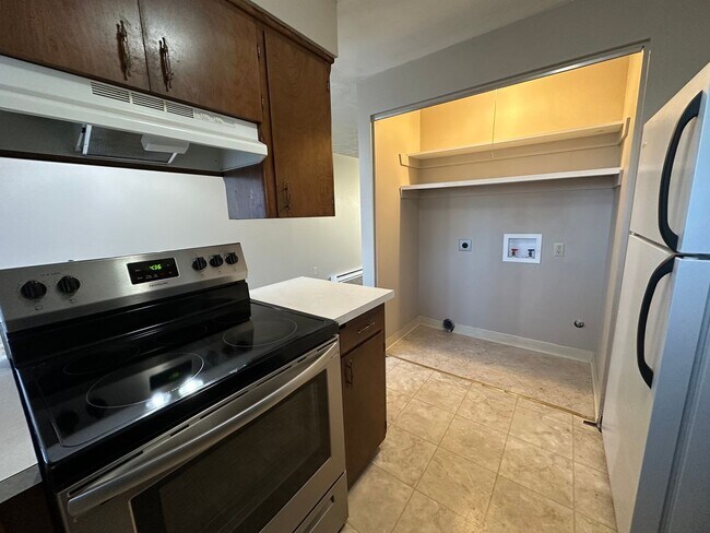 Building Photo - L972