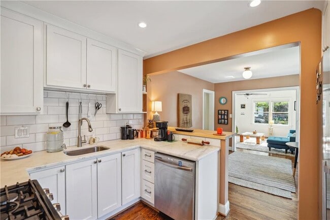 Building Photo - 783 Livingstone Pl