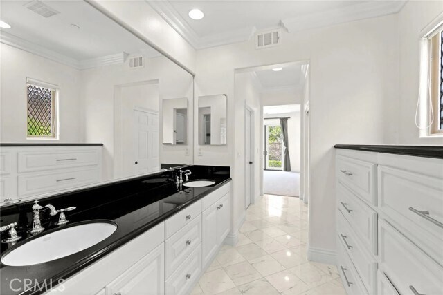 Building Photo - 61 Shade Tree