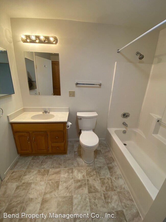 Building Photo - 3 br, 1 bath House - 1459 NW Kingston