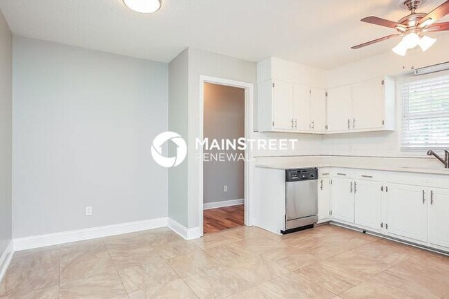 Building Photo - 3 Bedroom Pet-Friendly Home in Greensboro, NC with Main Street Renewal