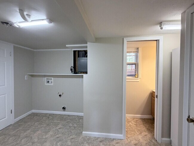 Building Photo - 725 Wildflower Ln