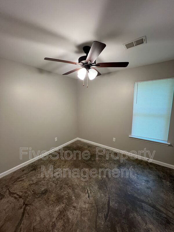 Building Photo - 3805 Lake Park Cove