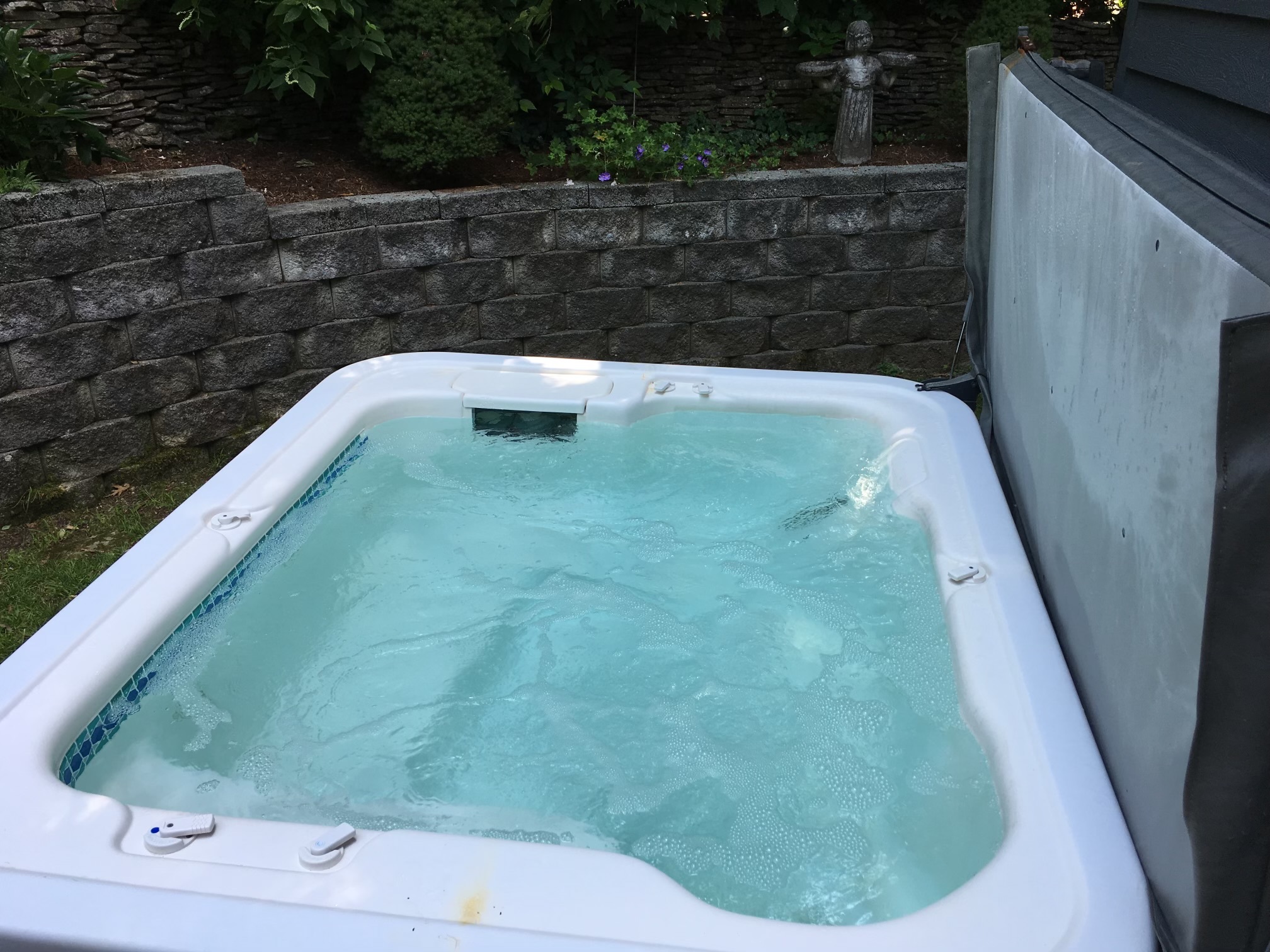 Nice hot tub - 283 Tanglewood Dr