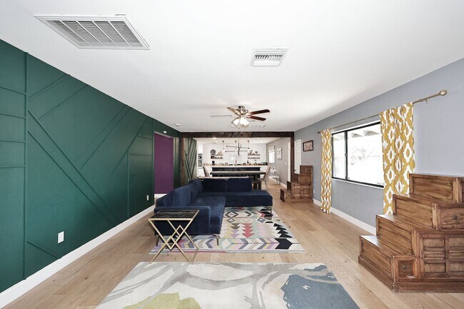 Building Photo - 3413 N 16th Dr