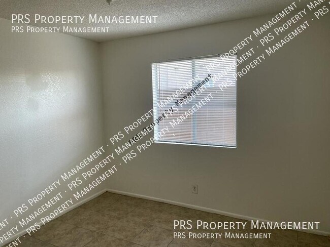 Building Photo - 461 W 16th Ave