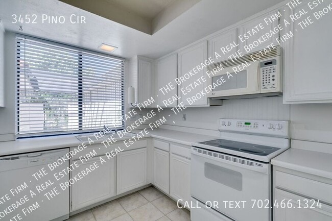 Building Photo - 3452 Pino Cir