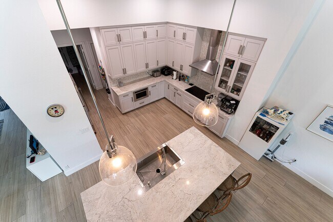 Building Photo - 4023 W Lake Estates Dr