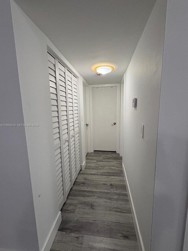 Building Photo - 1750 W 46th St