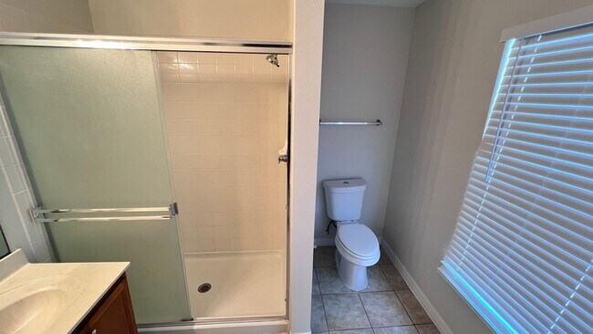 Building Photo - Upgraded Avalon Park 3 Bed/2.5 Bath Townhome!