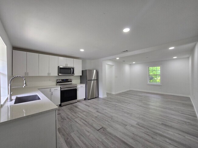 Building Photo - 202 Marston St