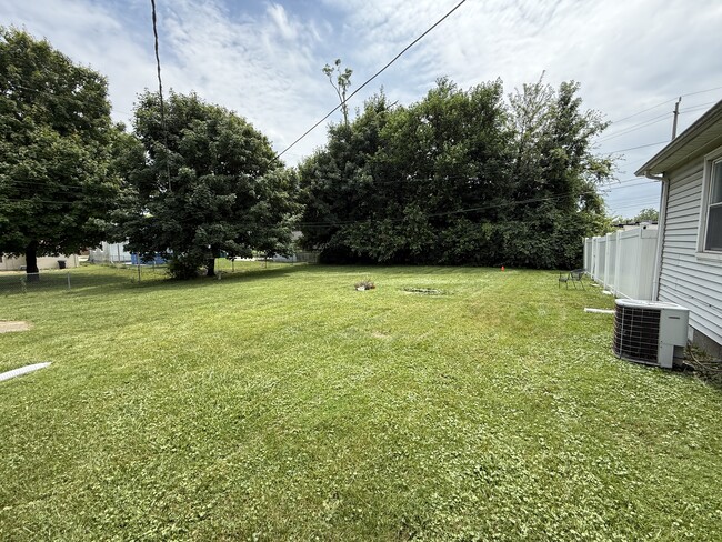 Building Photo - 22420 Lilac St