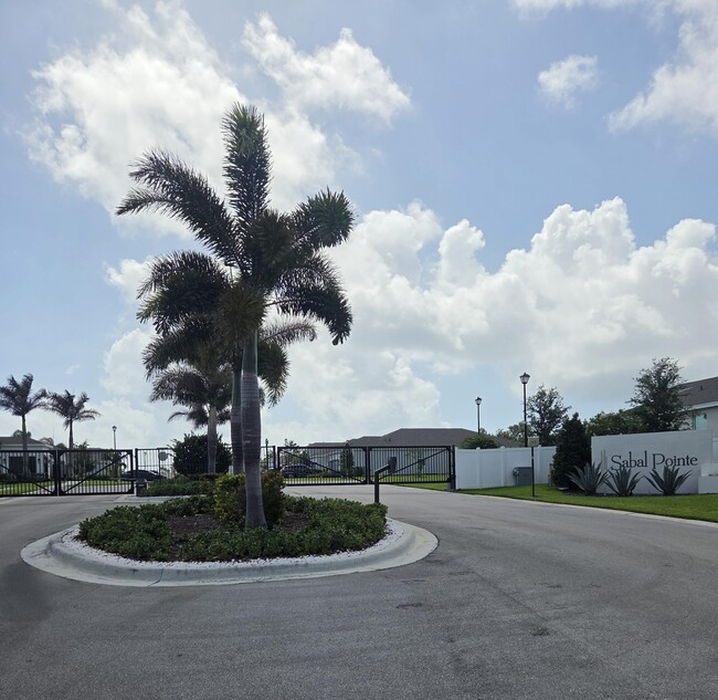 Building Photo - 1949 NE Ocean Dunes Dr