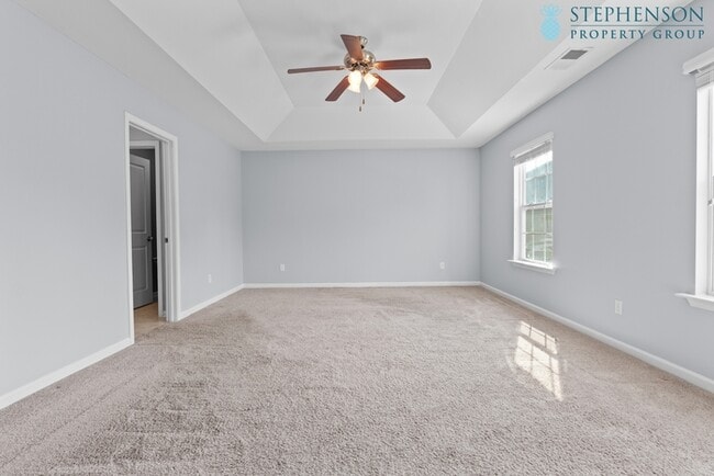 Building Photo - Remodeled and Ready!