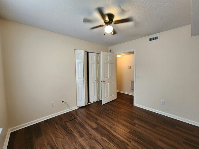 Building Photo - 525 3rd Loop Rd
