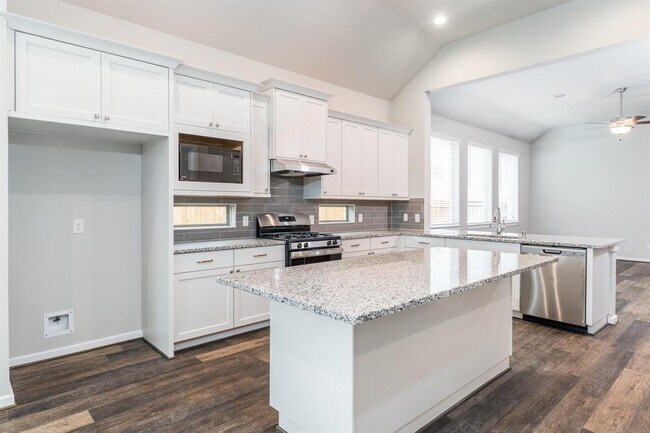 Building Photo - 27054 Golden Knoll Dr