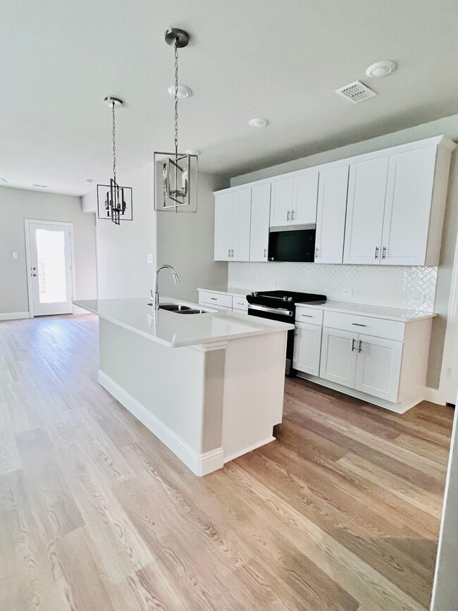 Building Photo - 1202 Booker Dr