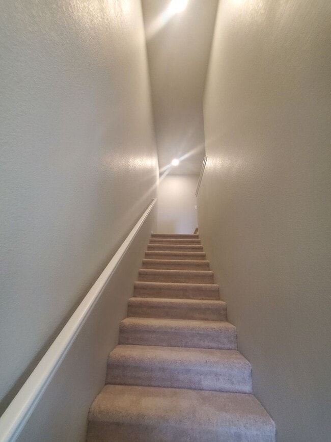 Building Photo - Updated and Bright 3 Bedroom Townhouse in Greeley!