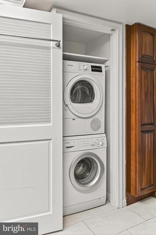 Building Photo - 1101 S Arlington Ridge Rd