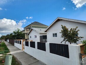 Building Photo - 1bdrm/1bath COTTAGE in Historic Sherman He...