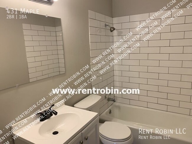 Building Photo - 431 Maple-