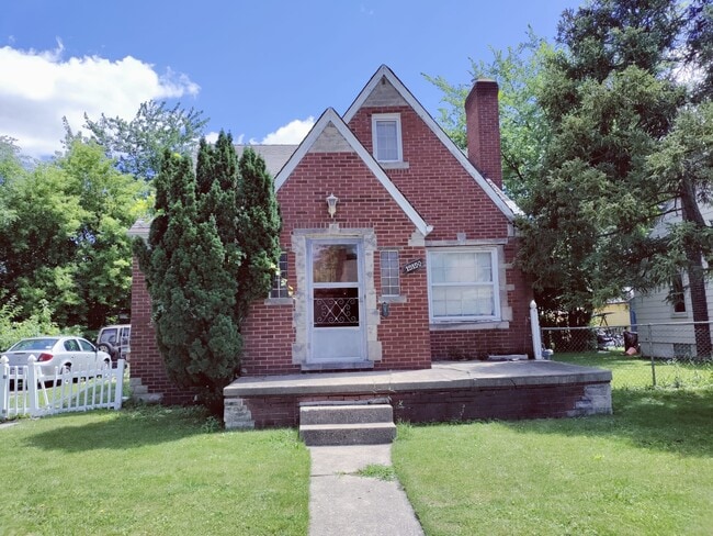 Primary Photo - 19190 Rogge St