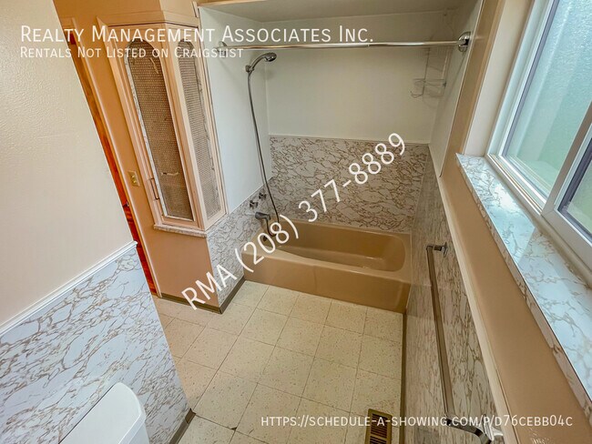 Building Photo - 2360 S Ridgeview-Way