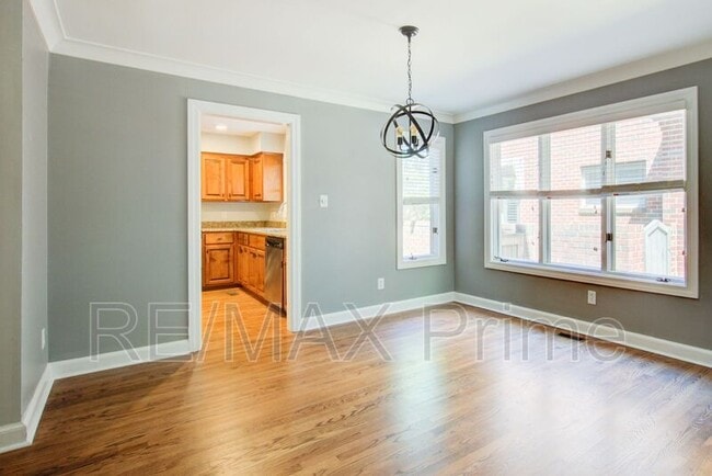 Building Photo - 1229 Llewellyn Ave