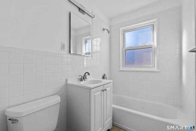 Building Photo - 30 Hamilton Ct