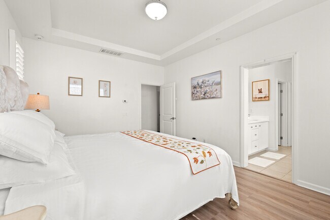 Building Photo - 110 Sugar Cane