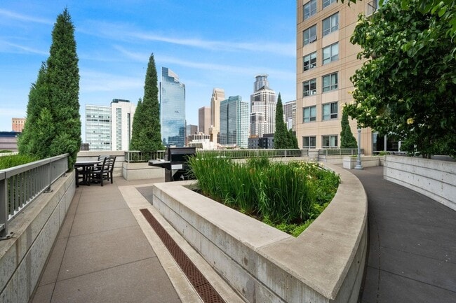 Building Photo - 929 Portland Ave