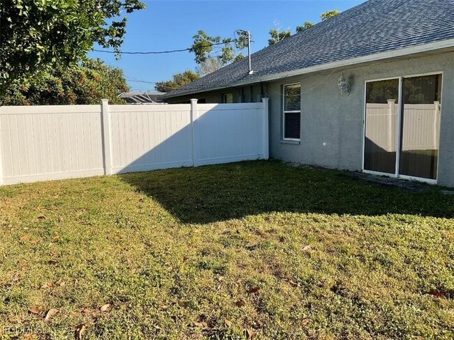 Building Photo - 3216 SW 7th Pl