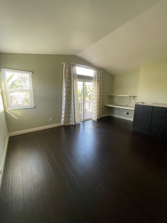 Building Photo - Spacious House for Rent