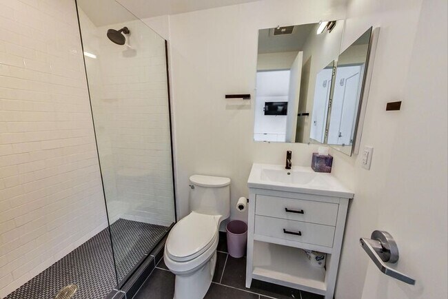 Building Photo - 1058 18th St