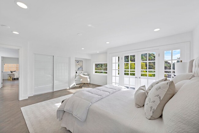 Building Photo - Beautifully Renovated Hollywood Hills House