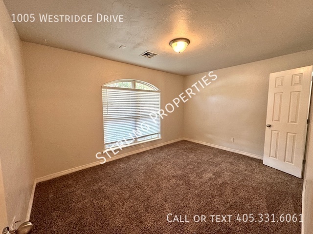 Building Photo - 1005 Westridge Dr