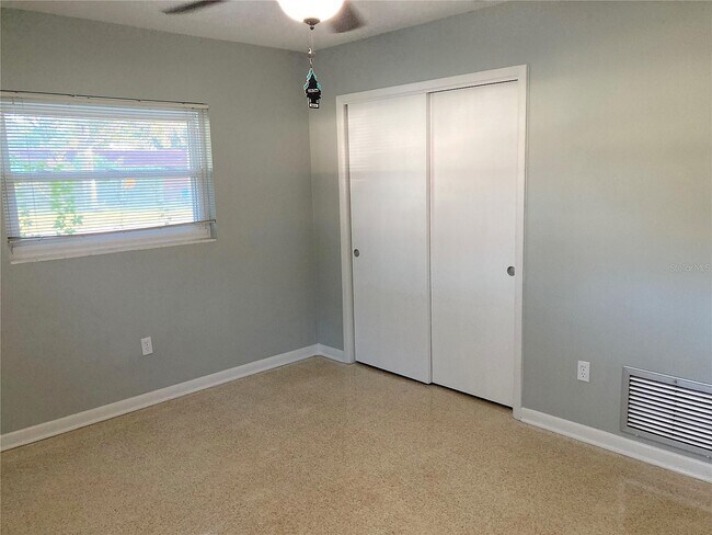 Building Photo - 1001 Brookside Dr