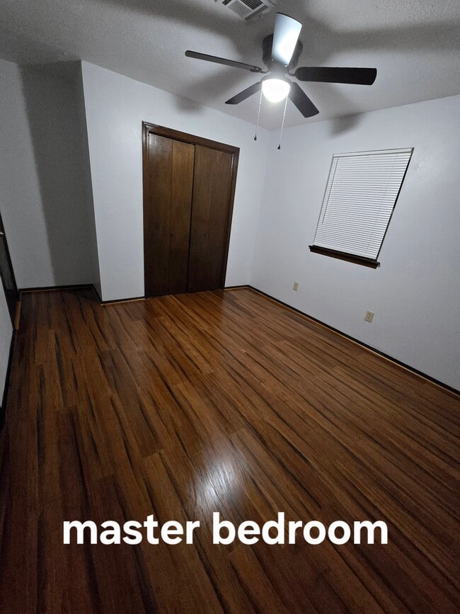 Building Photo - 513 N Roosevelt Ave