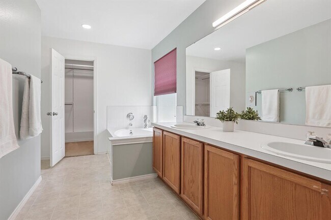 Building Photo - 14621 Lantern Dr
